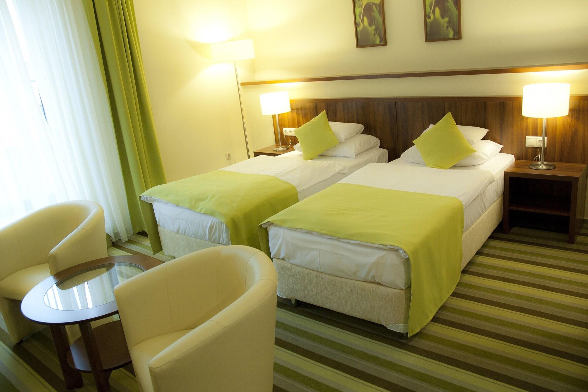 Hotel Ginkgo Hódmezővásárhely Buitenkant foto