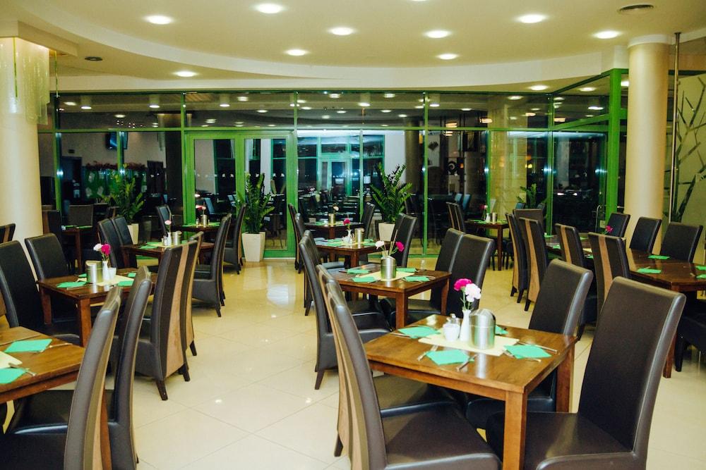 Hotel Ginkgo Hódmezővásárhely Buitenkant foto