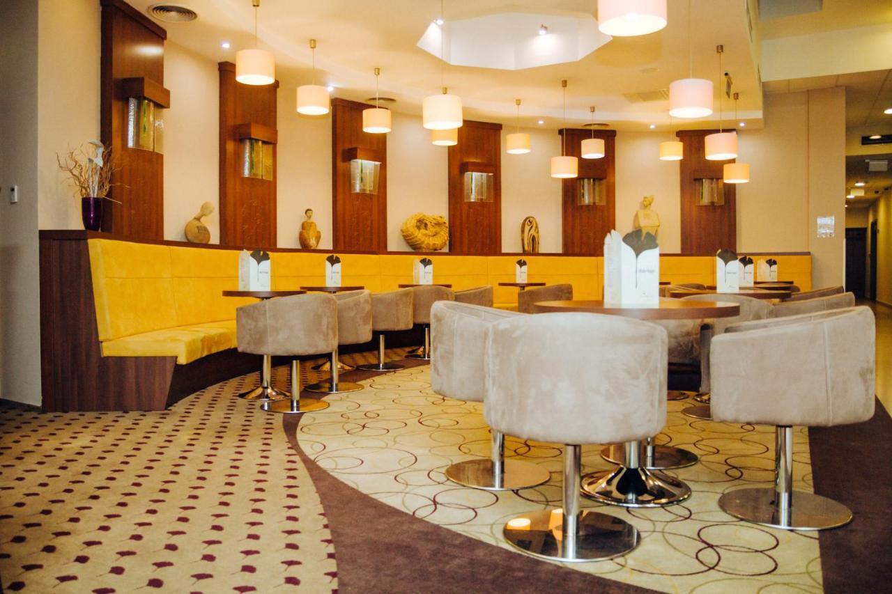 Hotel Ginkgo Hódmezővásárhely Buitenkant foto